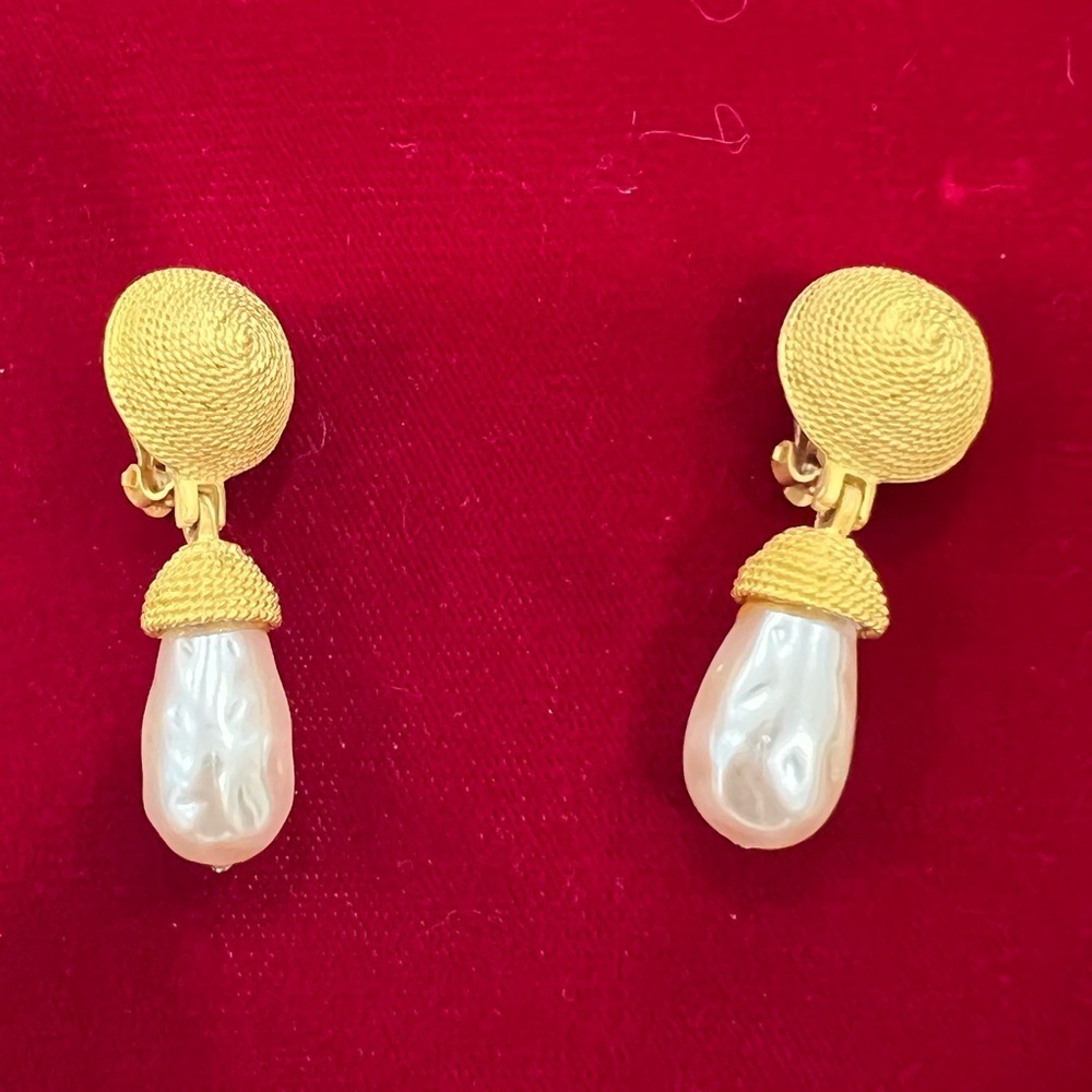 Vintage Ann Taylor faux pearl earrings